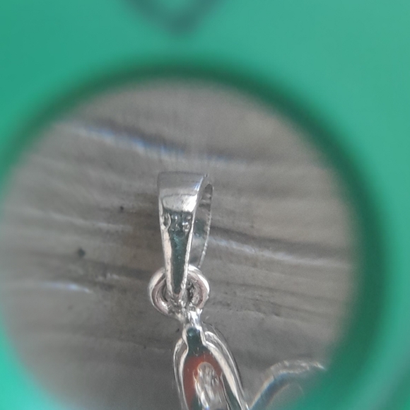 Stainless Steel 925 Floral Set of Earrings and Pendant. - Picture 5 of 5